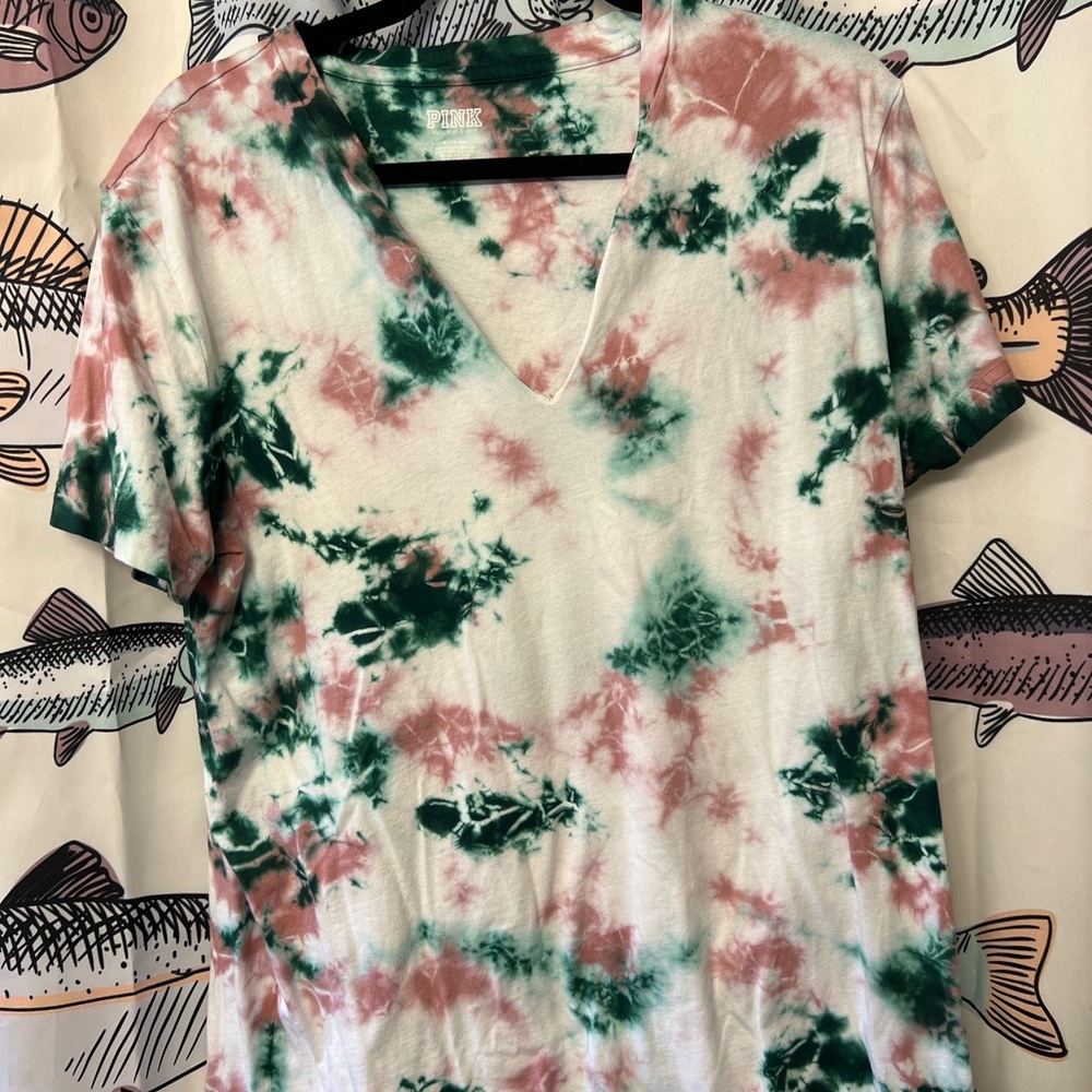 Victoria’s Secret Pink tshirt